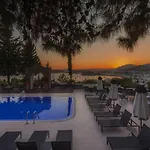 Manastir & Αλικαρνασσός