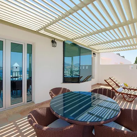 Manastir & Szálloda